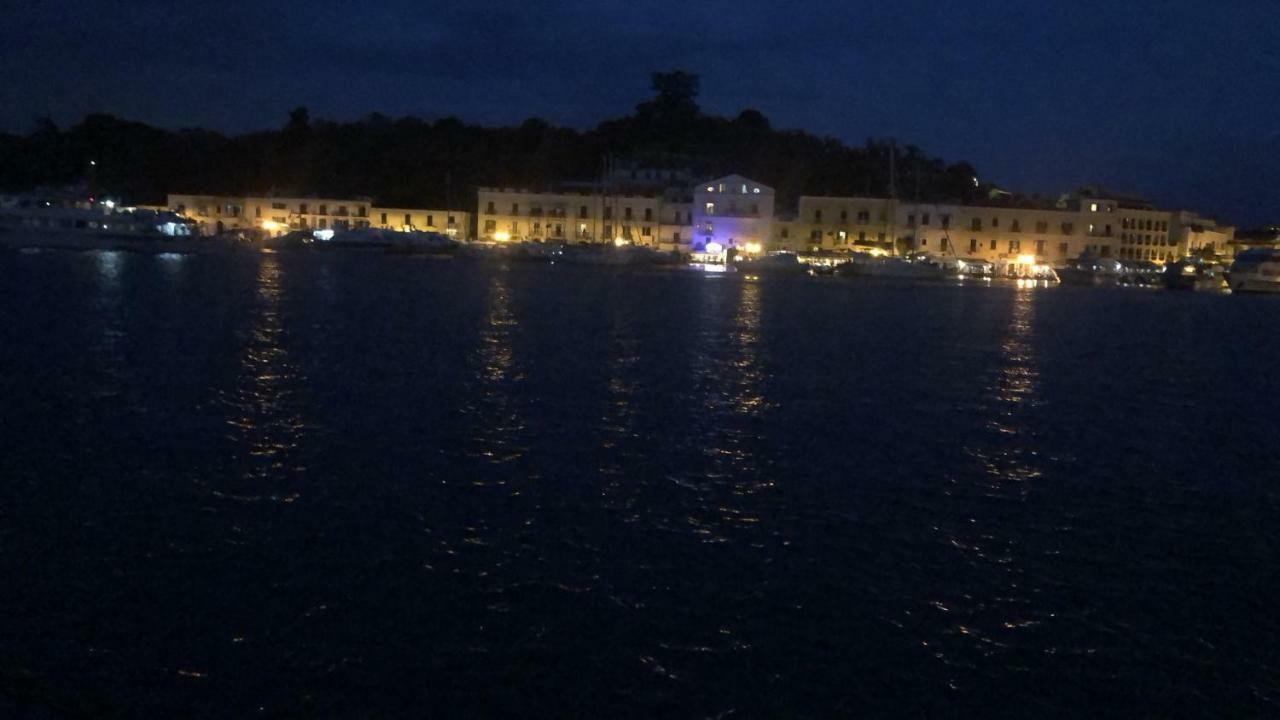 Riva Destra Ischia